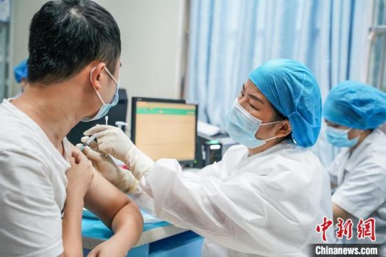 10余省份开打新冠疫苗加强针你的疫苗打了几针