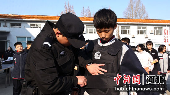 ͼ����Ѳ��Ϊѧ��������װ���� ������ ��