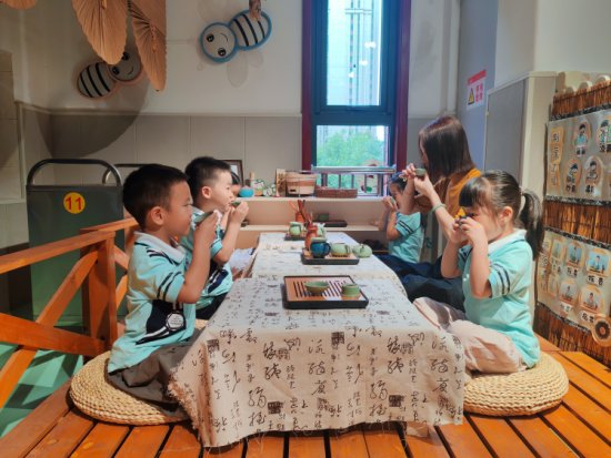 9��7�գ���ʯ��ׯ���»��������׶�԰������������Ʒ��¶�����ף����ܴ�ͳ���Ļ��Ķ�����ζ