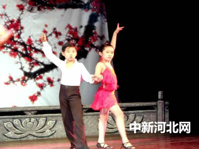 怎么跳拉丁舞小孩 U79P18T5D19304F85DT20090601155805.jpg