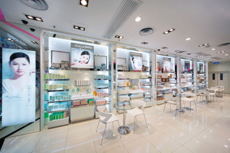 相关背景资料:+莎莎:亚洲最大的化妆品连锁店