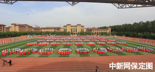 图:保定市第11届中学生运动会开幕