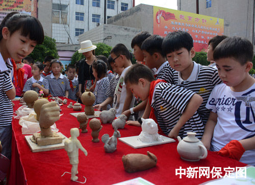 曲阳燕南师生举办书画年级队会作品展(图)泥塑班v师生四小学小学图片