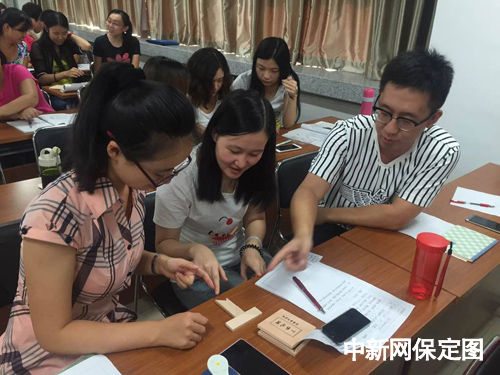 保定高新区小学教师参加心理健康培训(图)