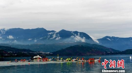 24支龙舟队会聚汉源 迎战2015年中国龙舟公开