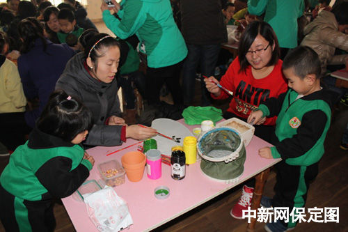 图文:保定市铁路幼儿园举行大型亲子活动