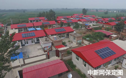 涞水县寺皇甫村屋顶装上光伏板 村民用电不掏