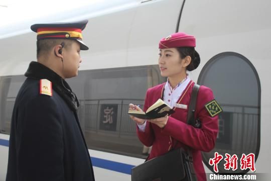 津保铁路线上白洋淀小城的狂欢(图)