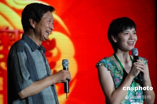 女主播沈冰大舌头引口水仗 网友:她主持就换