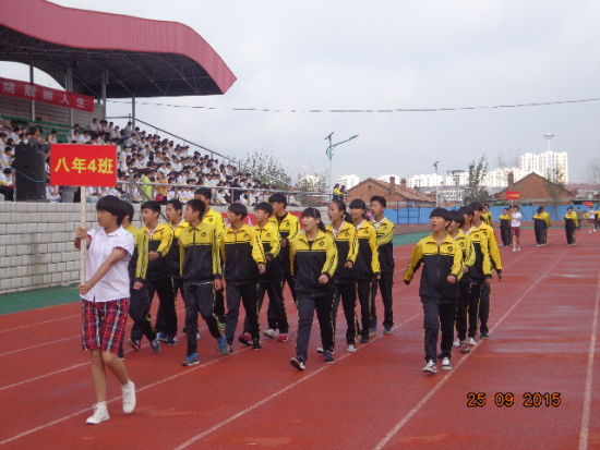 承德县二中举办第三十四届田径运动会