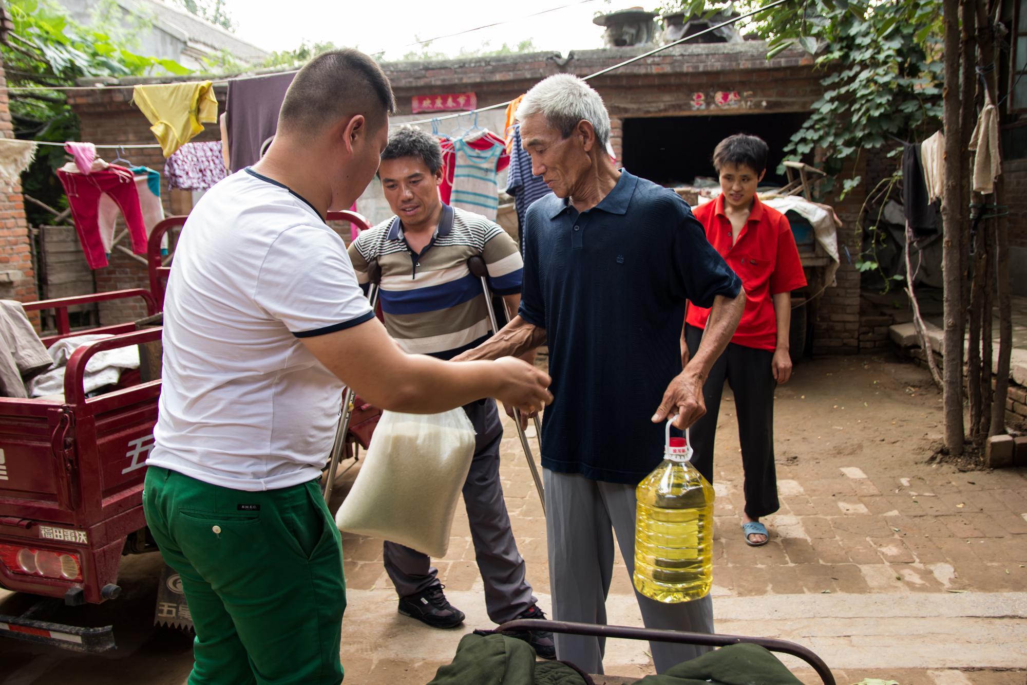 爱在丛台公益活动燕赵佳丽组委会看望贫困家