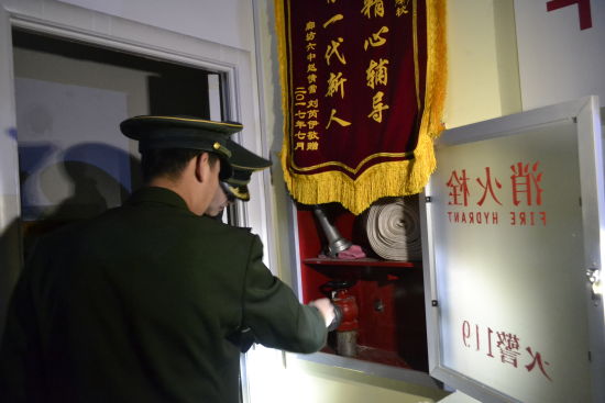 廊坊安次消防:严于执法消火患 热情服务受称赞