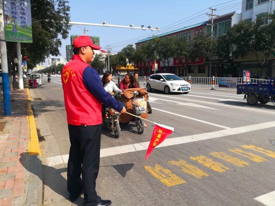 清河县:警帽换小红帽 法警当上文明交通志愿