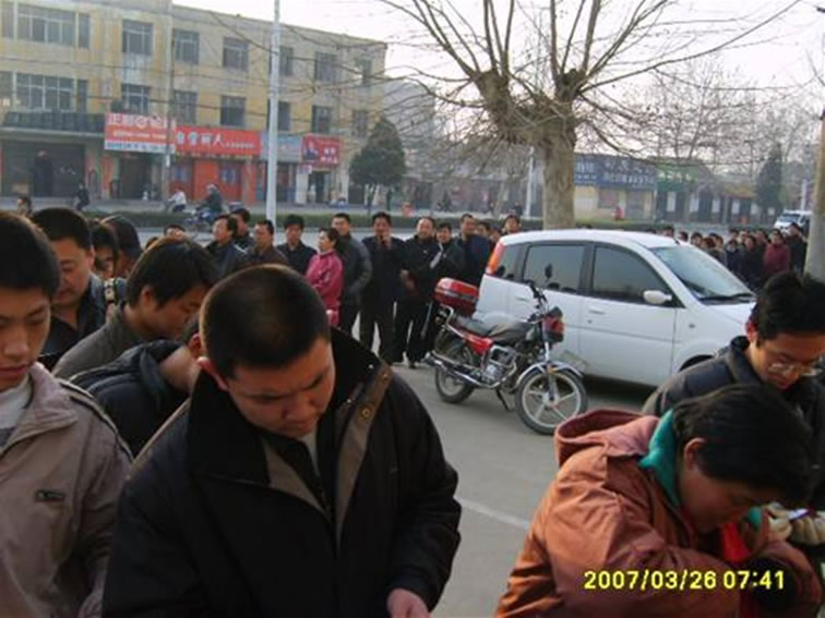 {换领身份证需要什么手续}.