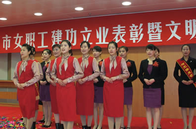 石家庄服务行业女职工礼仪展示表演显巾帼风采