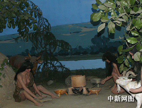 网媒参观邯郸博物馆 感受古城深厚文化底蕴(图