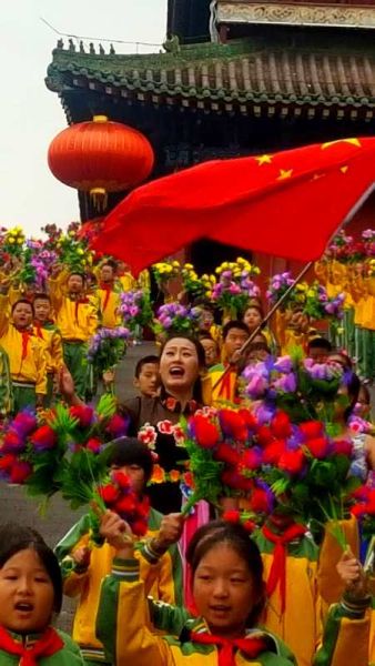 正定县教育局组织全县万名师生同唱《歌唱祖国