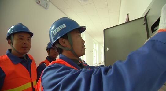 中建三局港中旅海泉湾项目部为敬老院老人的基