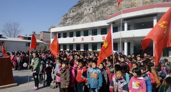 井陉县台头小学植树节护树活动剪影