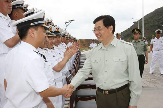 胡锦涛检阅南海舰队 强调推进海军建设(组图)