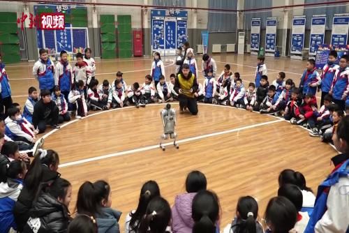 科普大篷车走进河北大厂 点亮青少年飞天梦