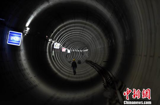 省级两会陆续召开涉人事多省份高官落马职位空