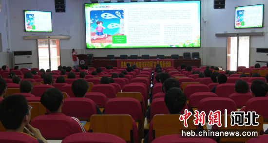 (徐巧明 张晶晶)5月29日,河北蠡县医院志愿服务队联合蠡县中学开展"无