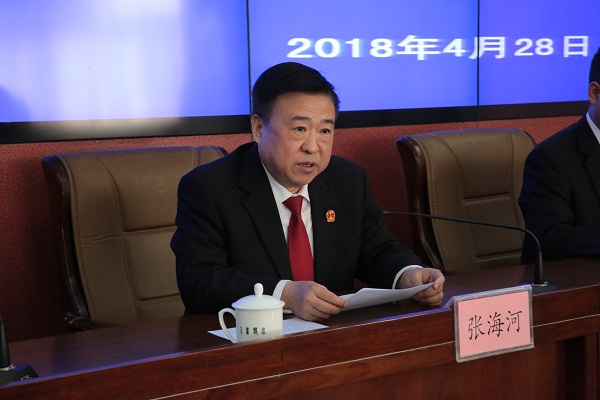 图为廊坊中院执行局长张海河介绍了全市法院集中开展