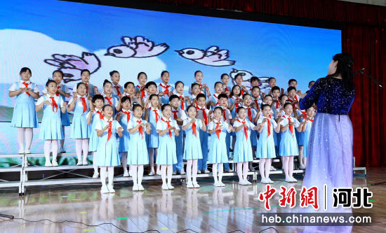 河北蠡县第二届中小学生合唱展演开唱